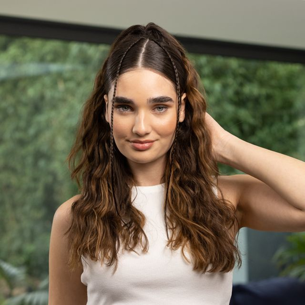 Natural Hair Styles: Effortless Beauty That Feels Like You 14 https://eu.curlsmith.com/cdn/shop/articles/Picture10_e821b802-19bd-4fa7-8c57-75e3109f42d8.png?v=1759241725